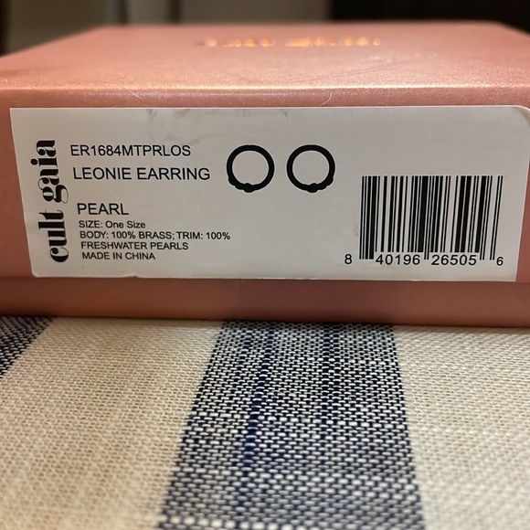 Cult Gaia Leonie Earrings never worn - gold hoop with pearl details - Picture 5 of 6